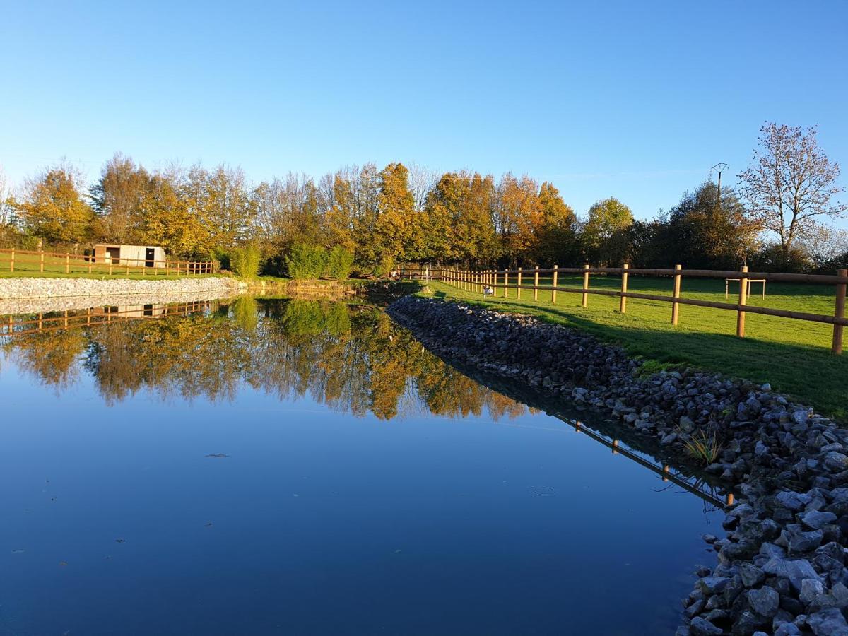Gite Domaine De La Galopade Étréaupont Exterior foto